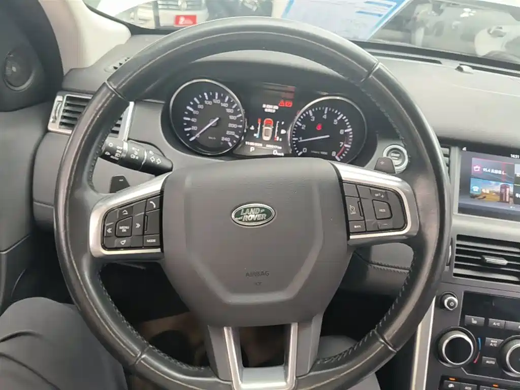 Land Rover Discovery Sport 2016 2.0T HSE фото 11