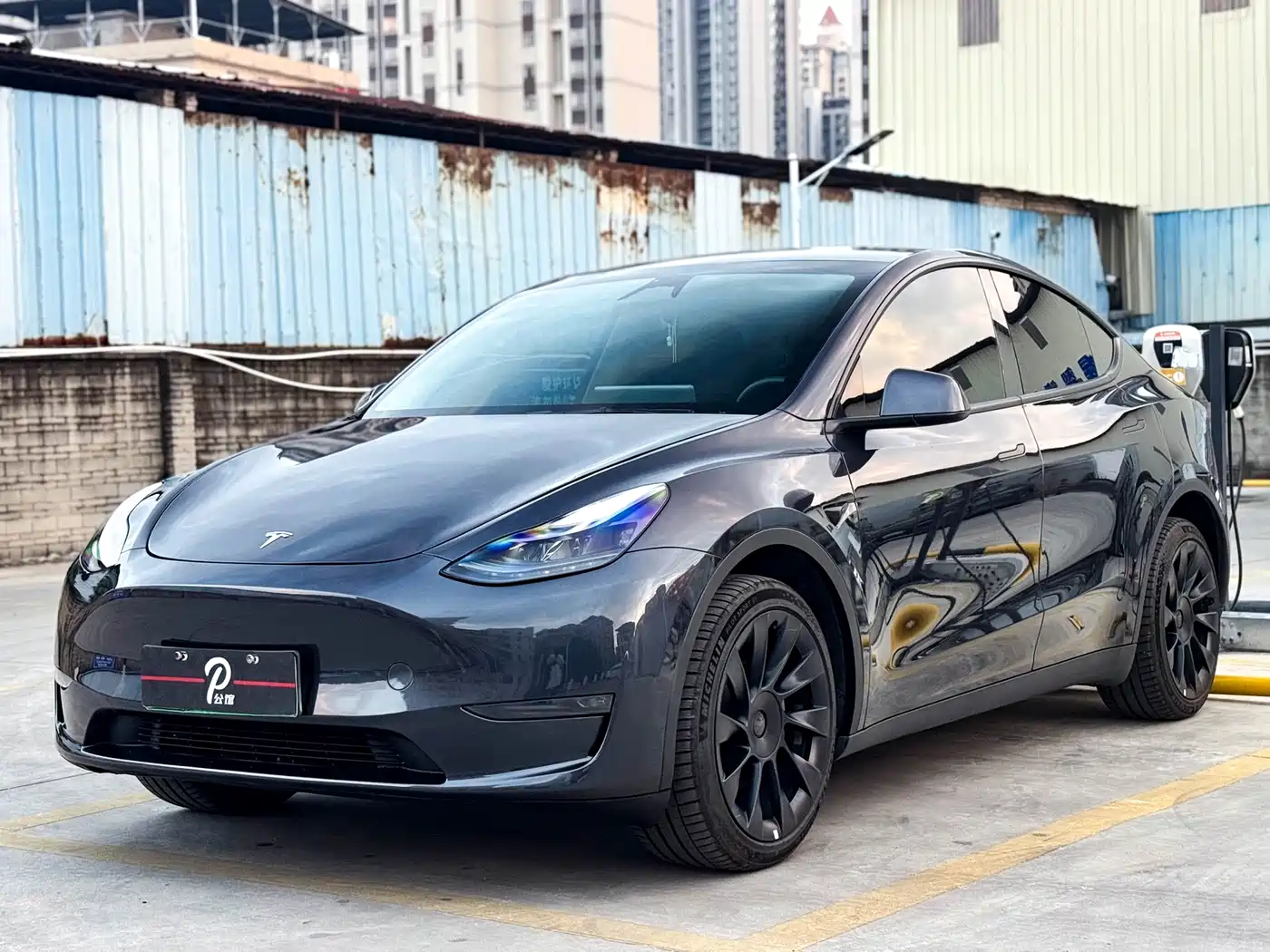 TESLA MODEL Y
