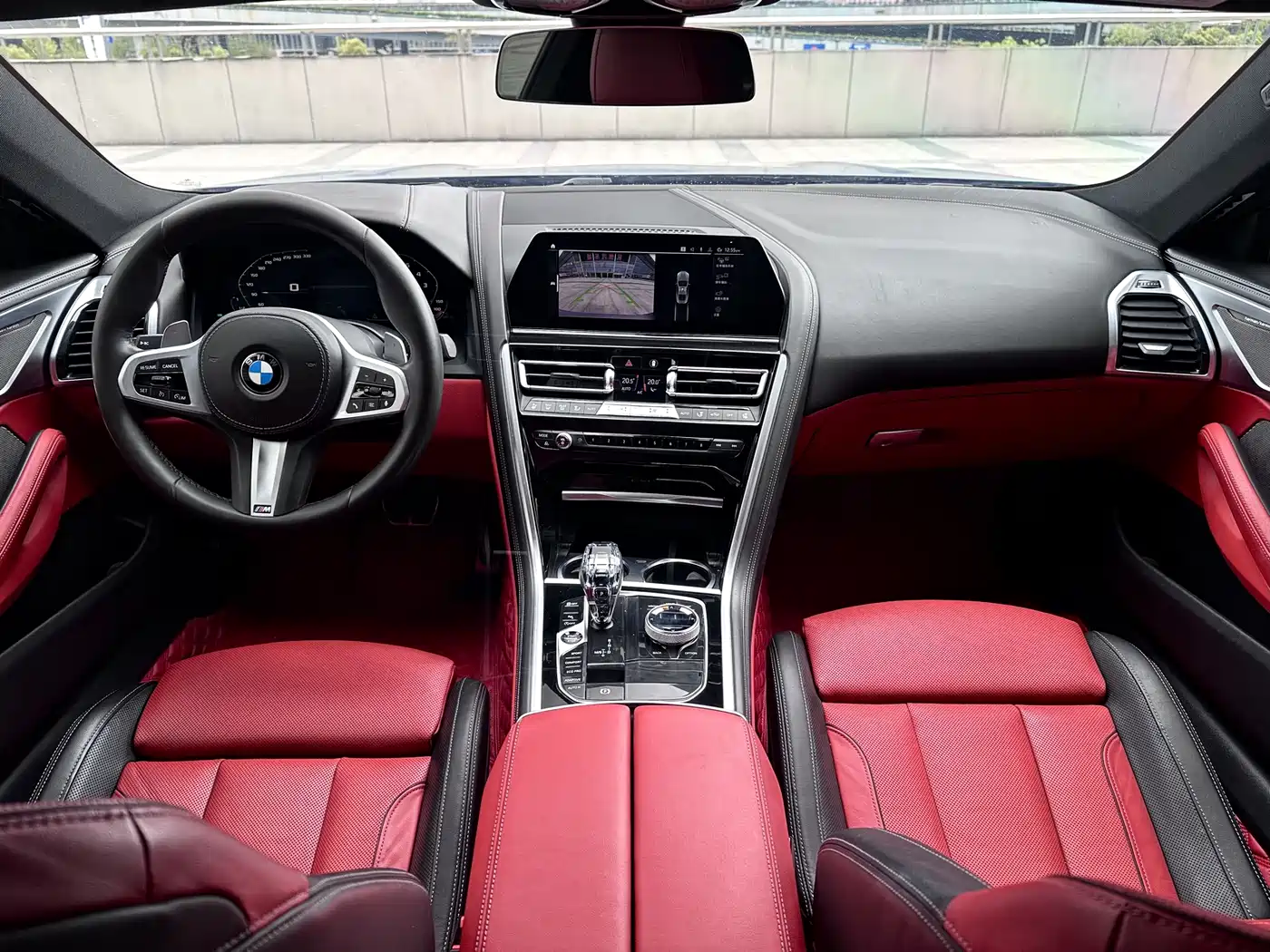 BMW 8 Series 2019 840i 2-Door Coupe Launch Limited Edition фото 14