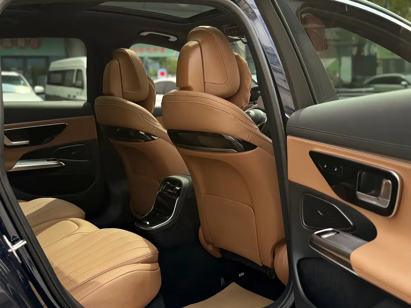 Mercedes-Benz E-Class 2024 Model E 260 L фото 11