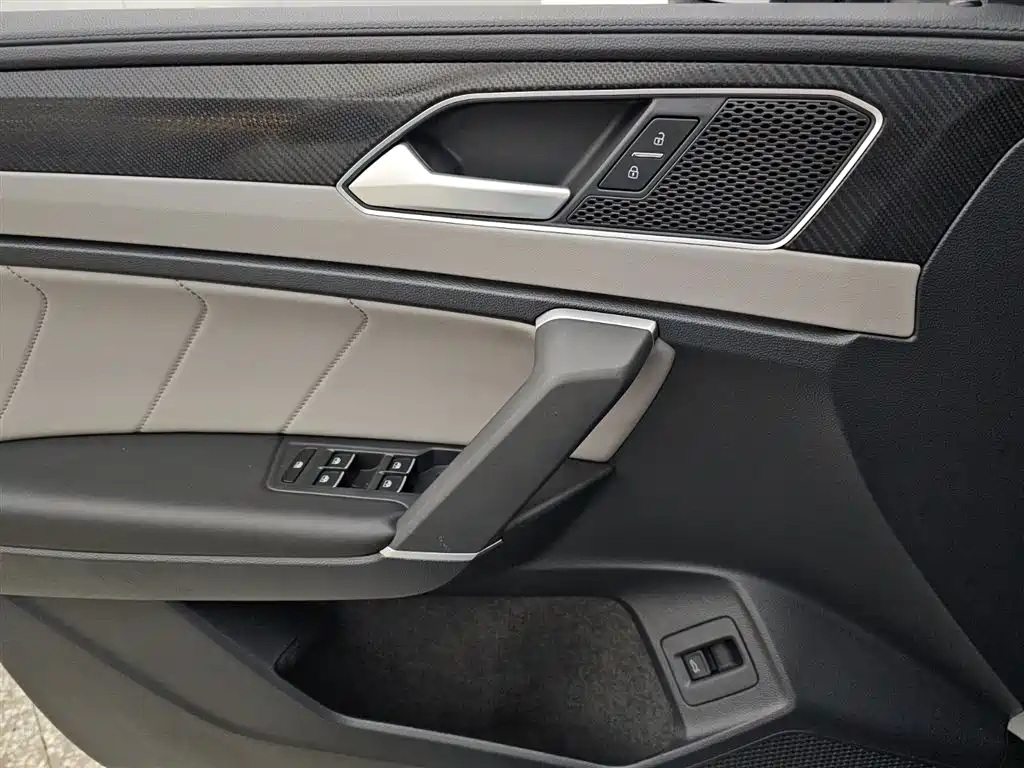 Volkswagen Tayron 2023 300TSI 2WD Luxury Plus Advanced Edition фото 5