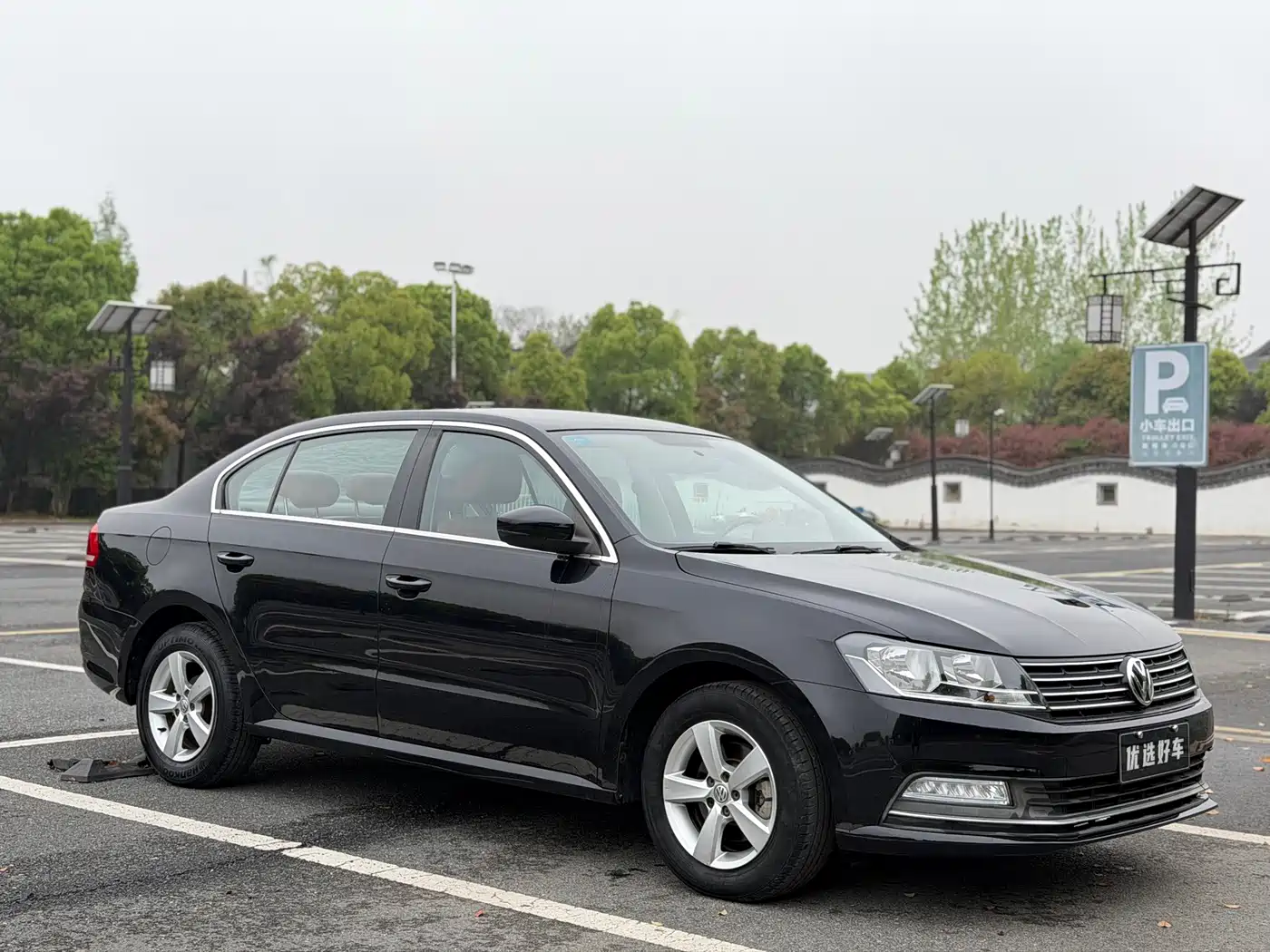 Volkswagen Lavida 2015 1.6L Manual Trend Edition фото 2