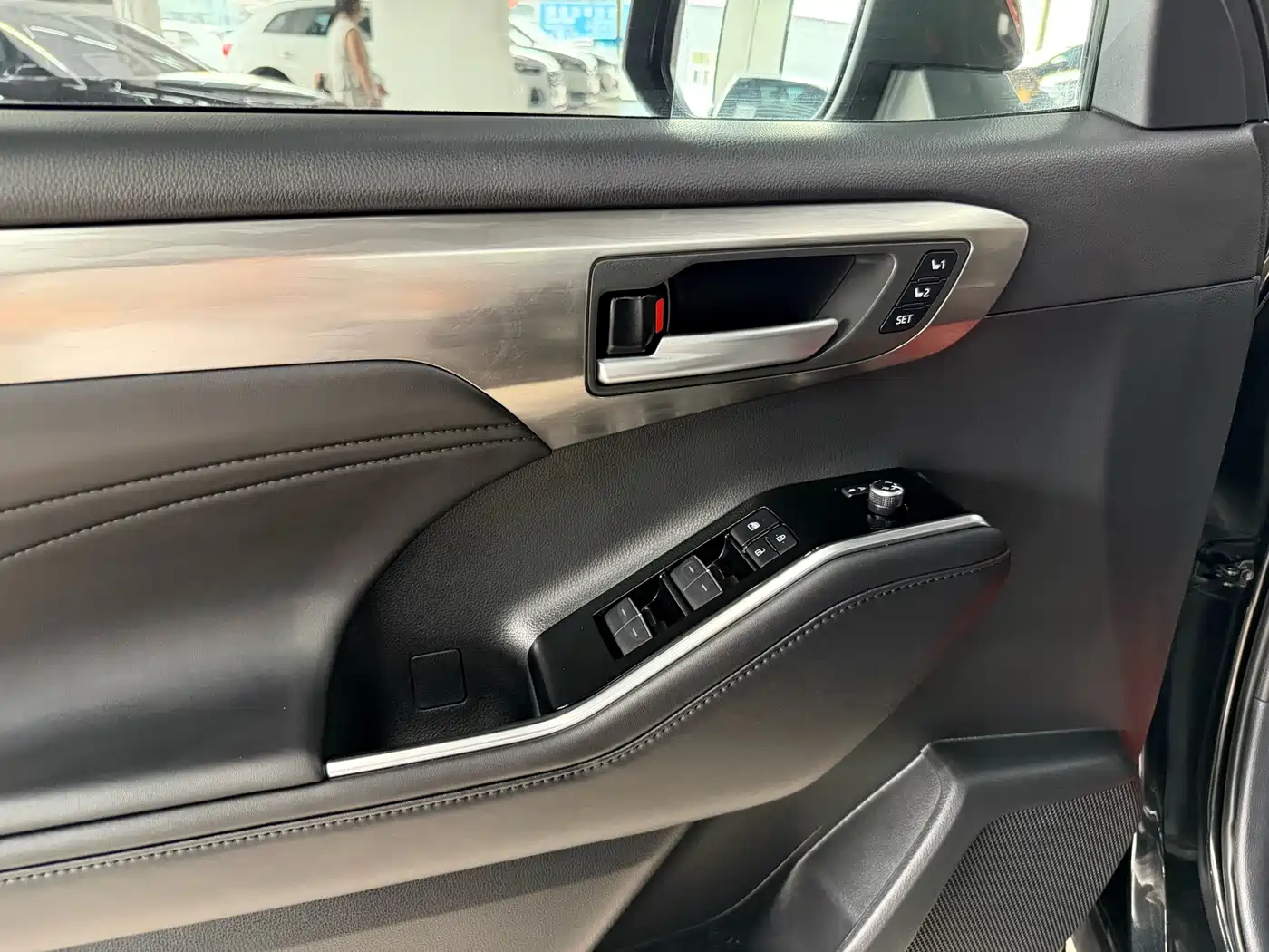 Photo 26 - Toyota Highlander