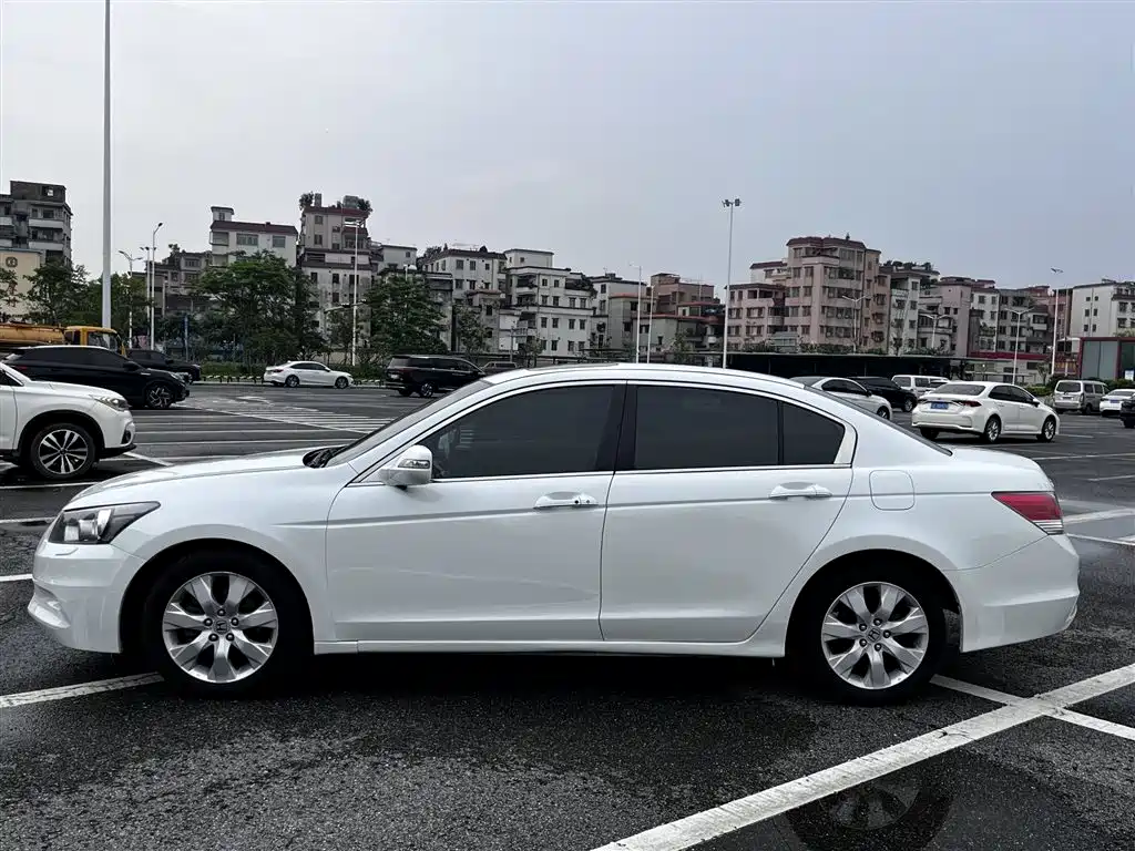 Фото 6 - Honda Accord