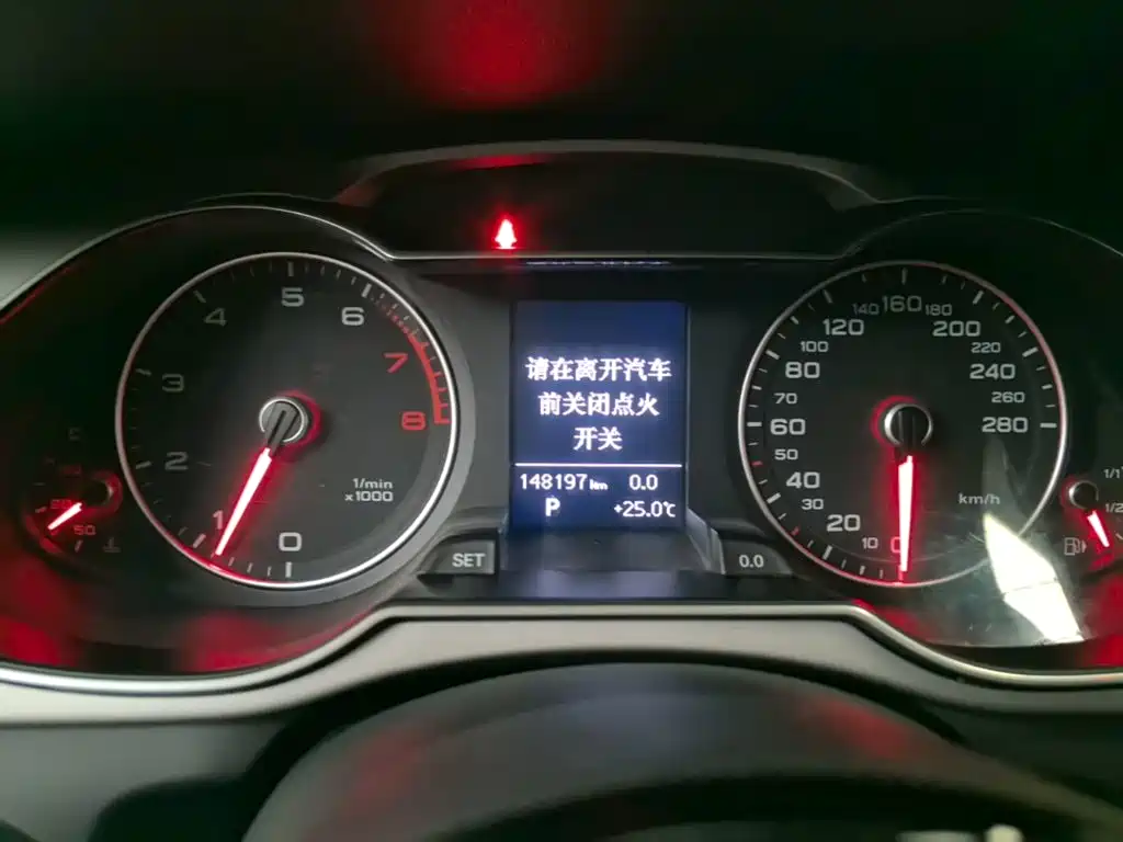 Фото 12 - Audi A4L