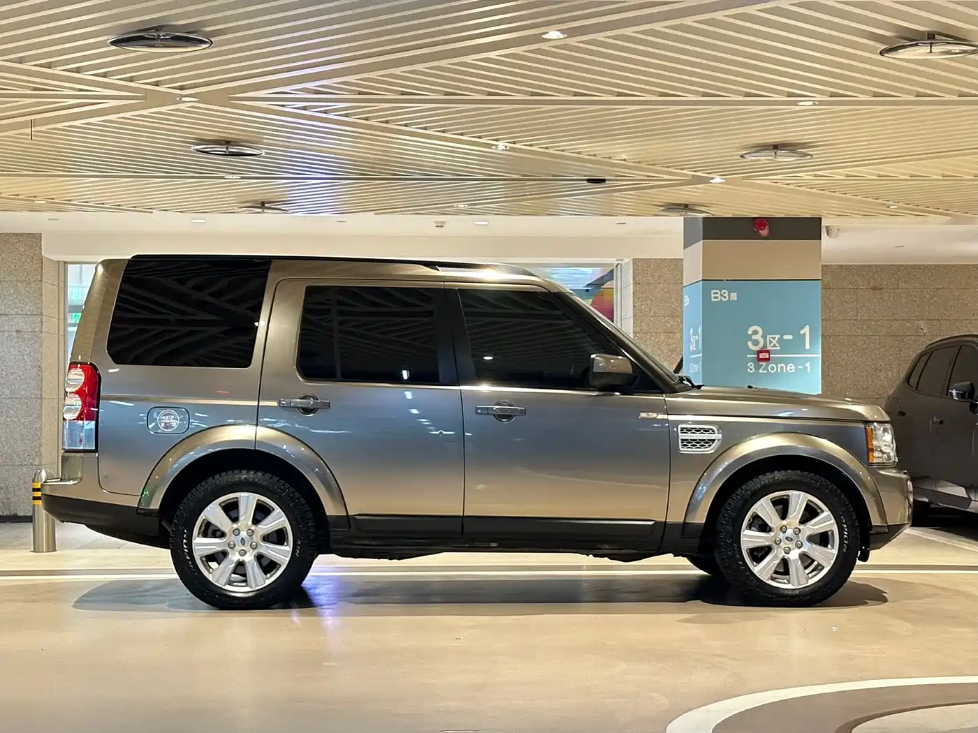 Land Rover Discovery 2013 3.0 SDV6 HSE Diesel фото 4