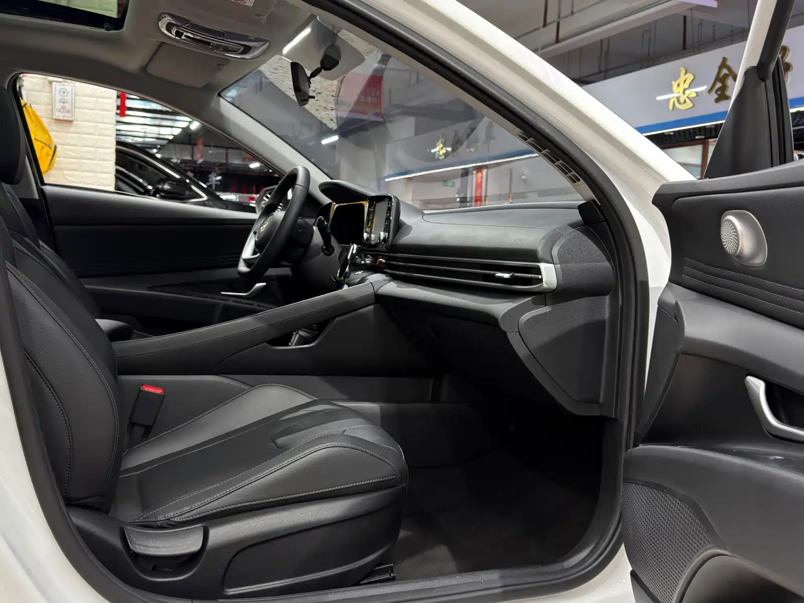 Фото 21 - Hyundai Elantra