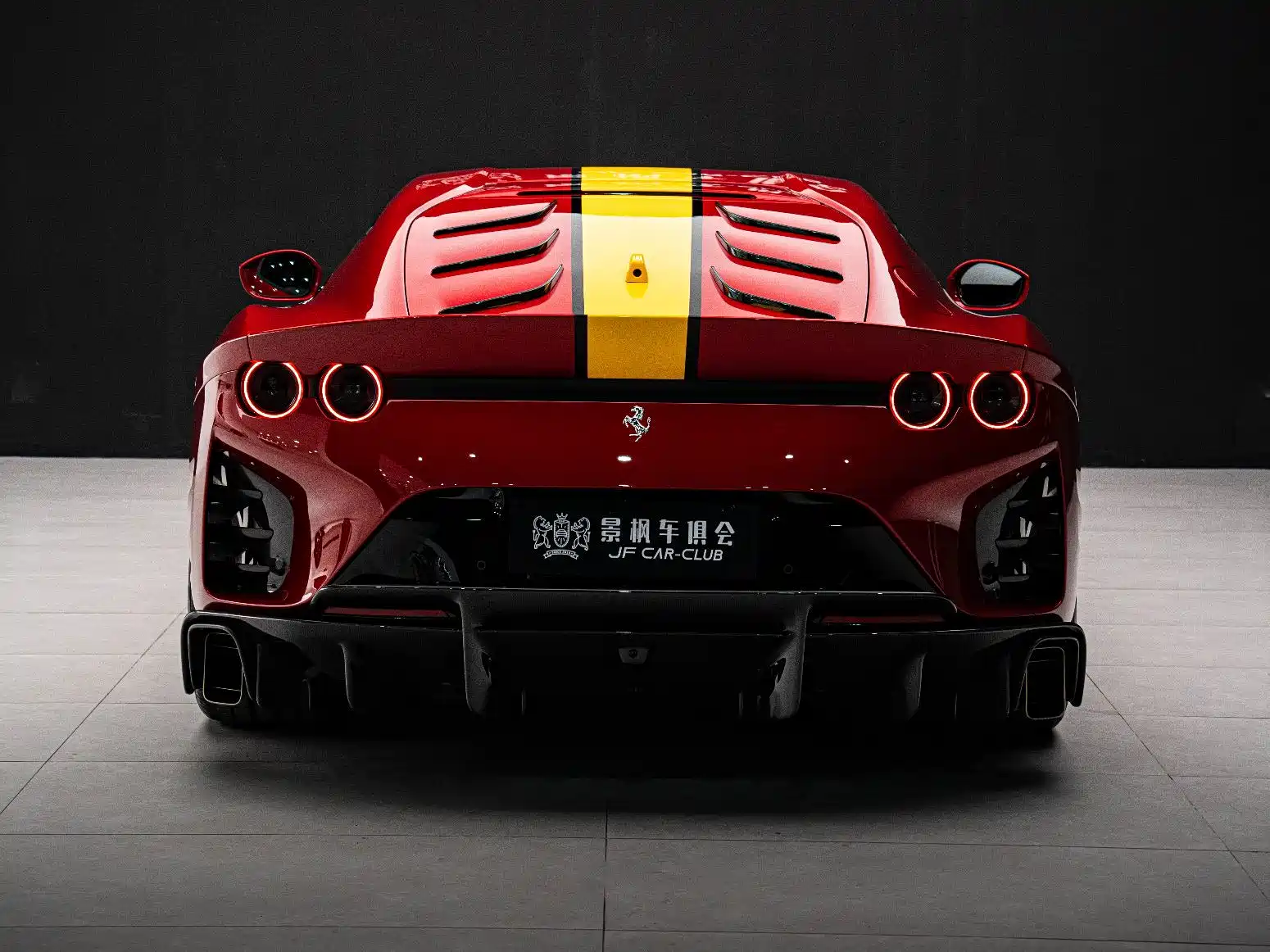 Фото 36 - Ferrari 812