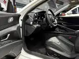 Фото 8 - Hyundai Elantra