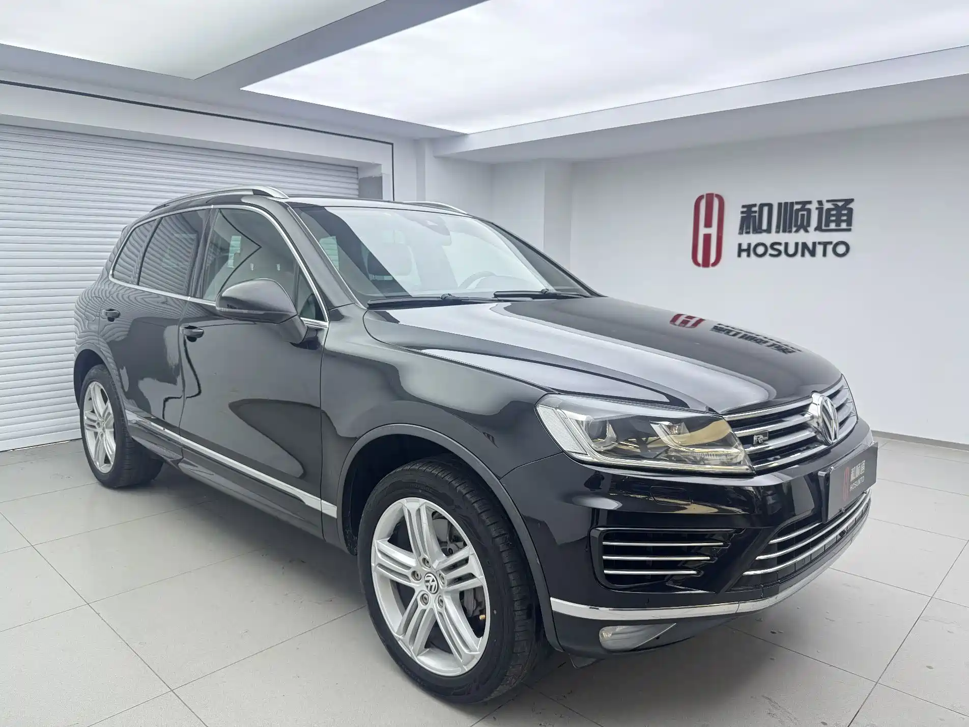 Фото 3 - Volkswagen Touareg