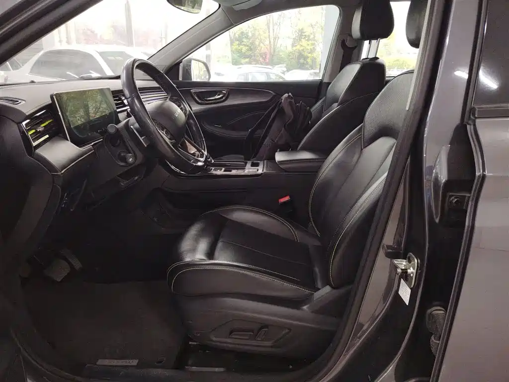 ROEWE RX5 NEW ENERGY