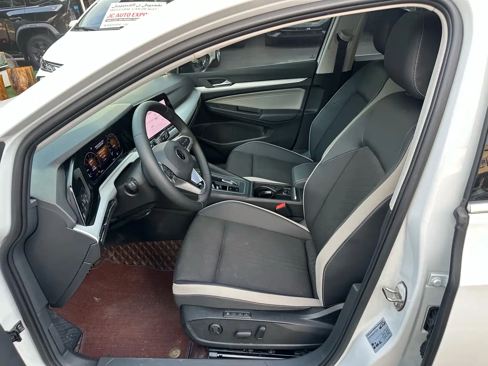 Photo 4 - Volkswagen Golf