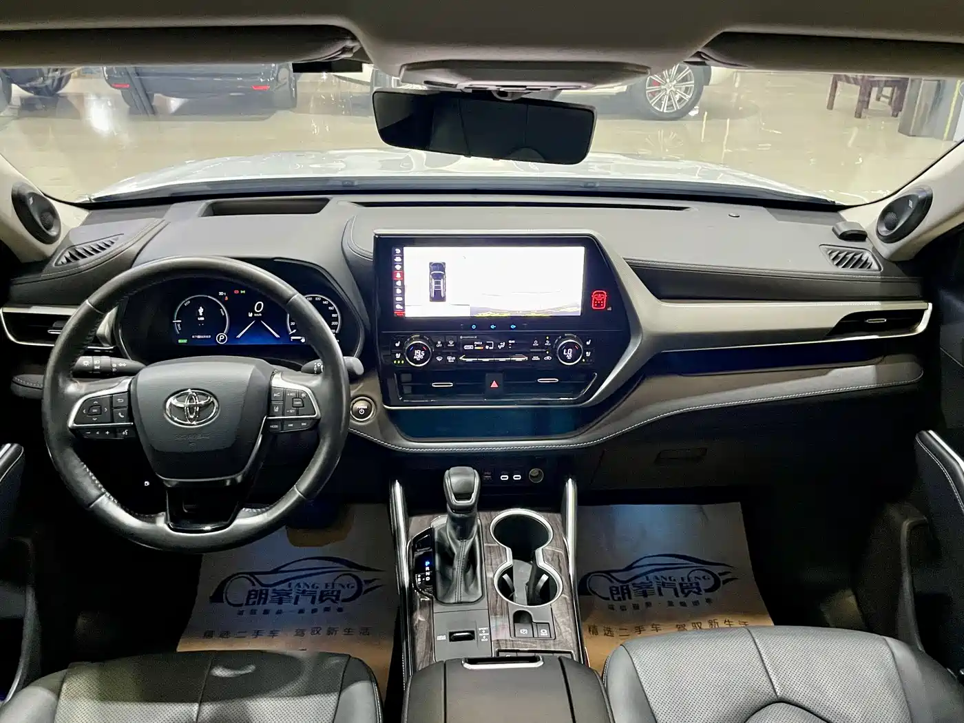 Toyota Highlander 2024 2.5L Smart Hybrid 4WD Ultimate 7-seater фото 11