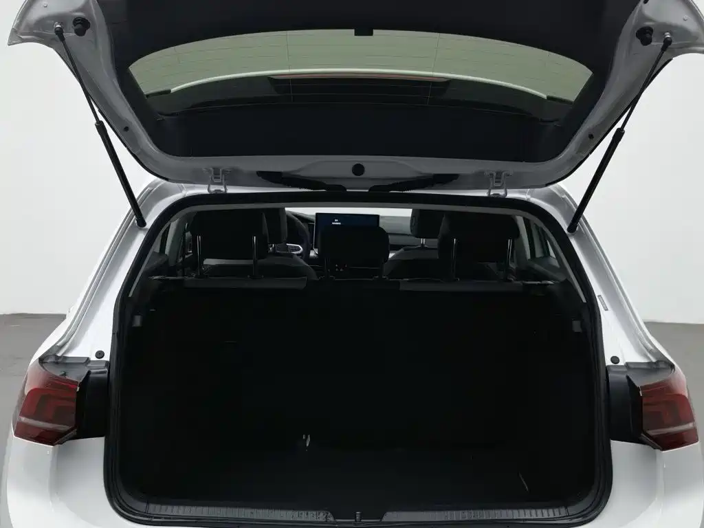 Volkswagen Golf 2025 2025 Facelift 300TSI Pro