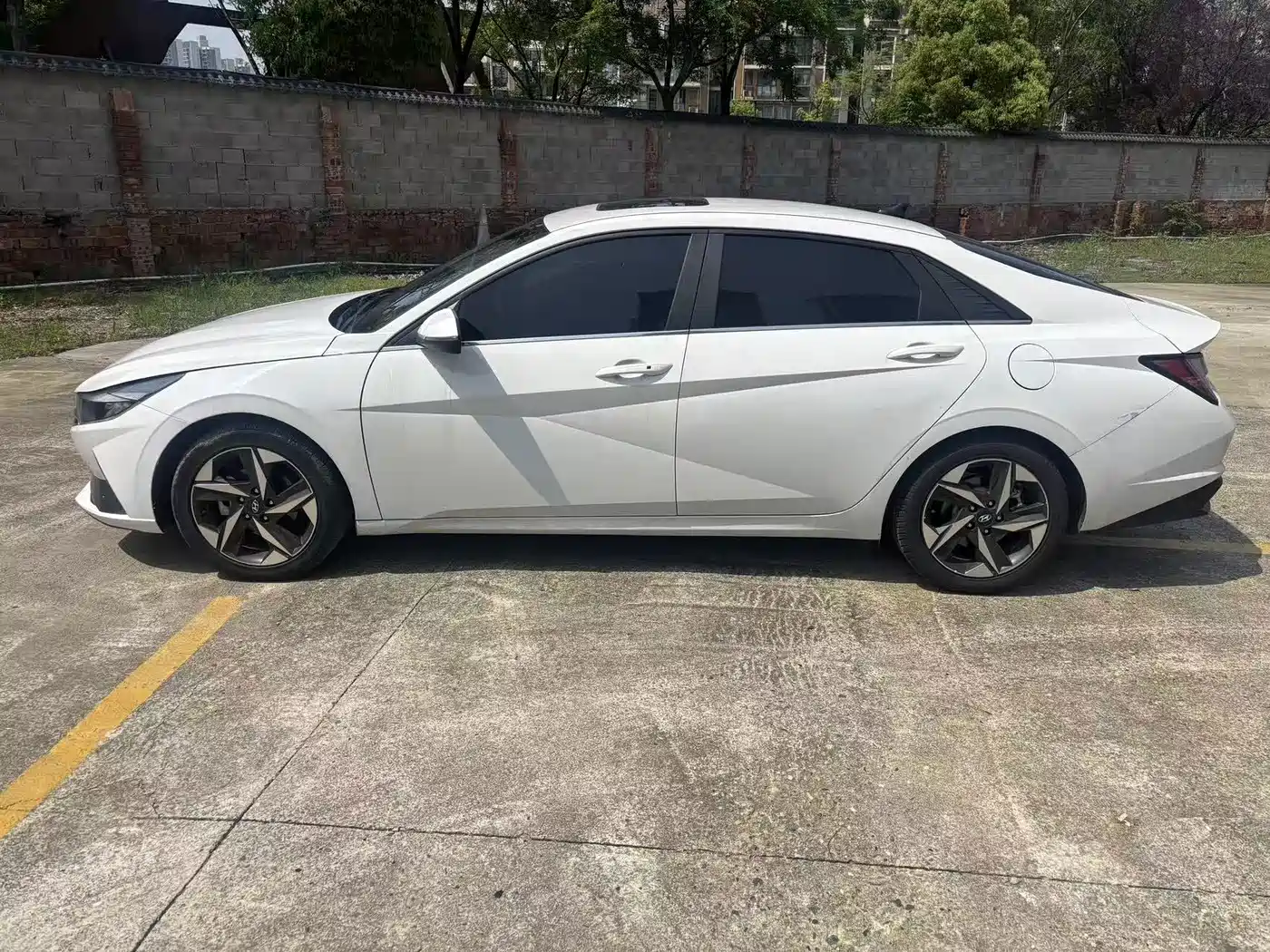 Фото 4 - Hyundai Elantra