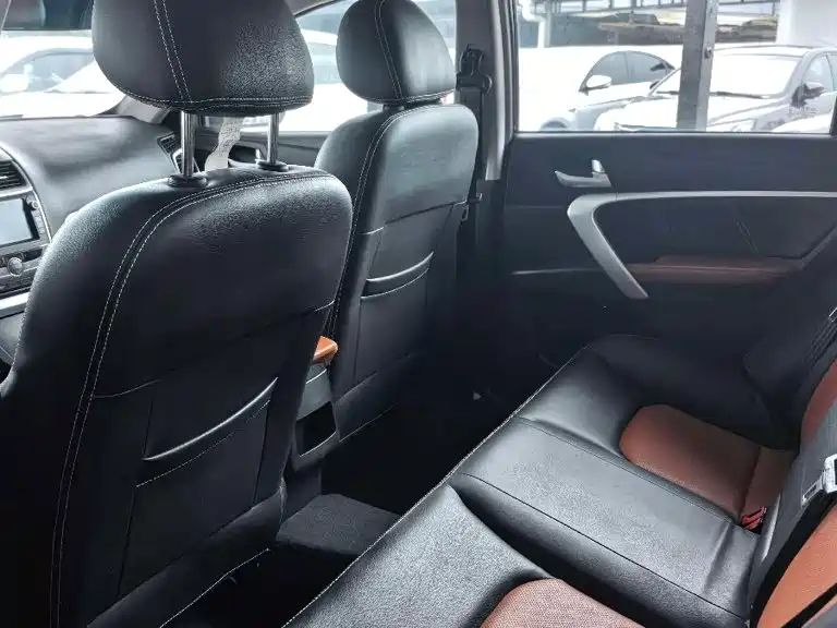 Фото 5 - Geely Emgrand