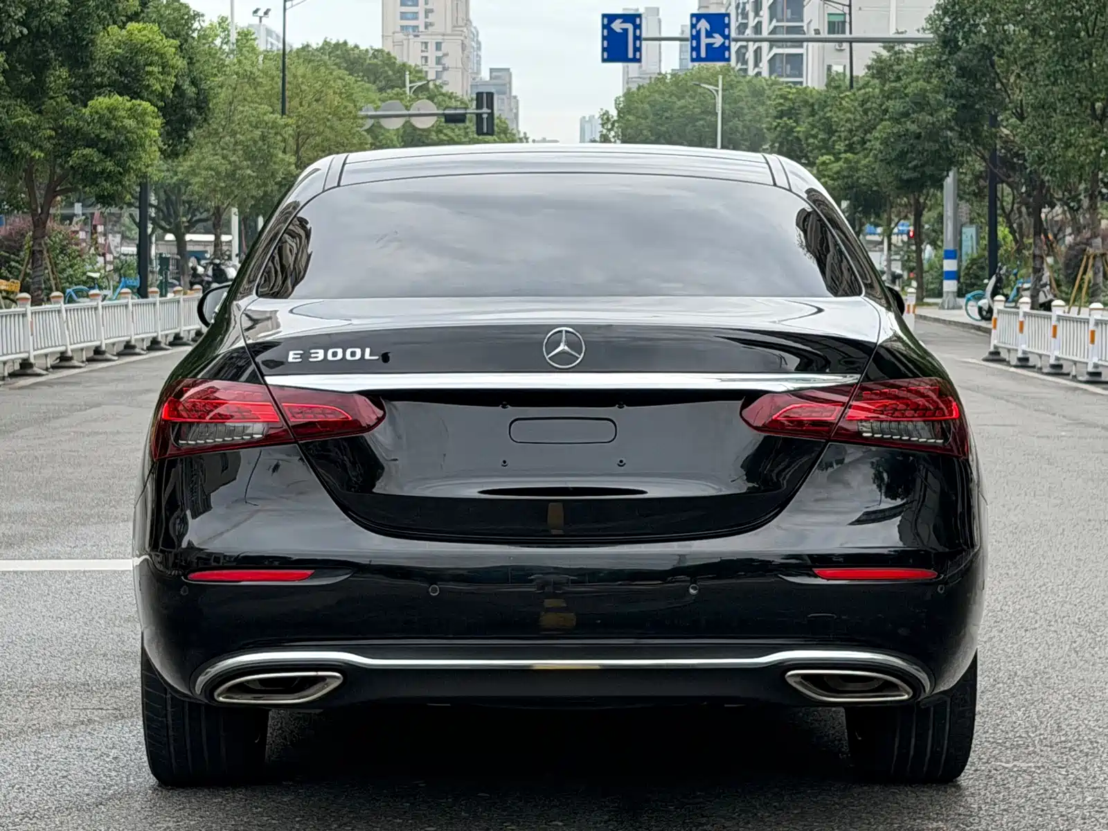 Photo 16 - Mercedes-Benz E-Class