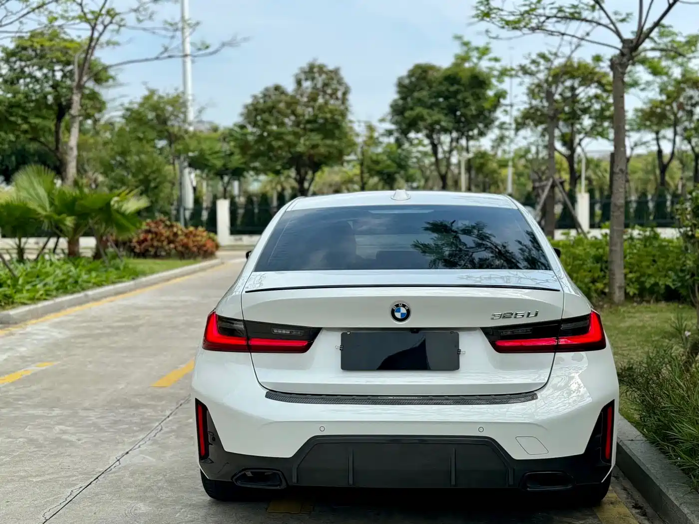 BMW 3 Series 2024 325Li M Sport Shadowline Package фото 16