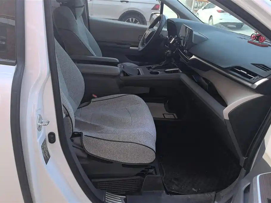 Toyota Sienna 2024 2.5L Hybrid Comfort Edition фото 8