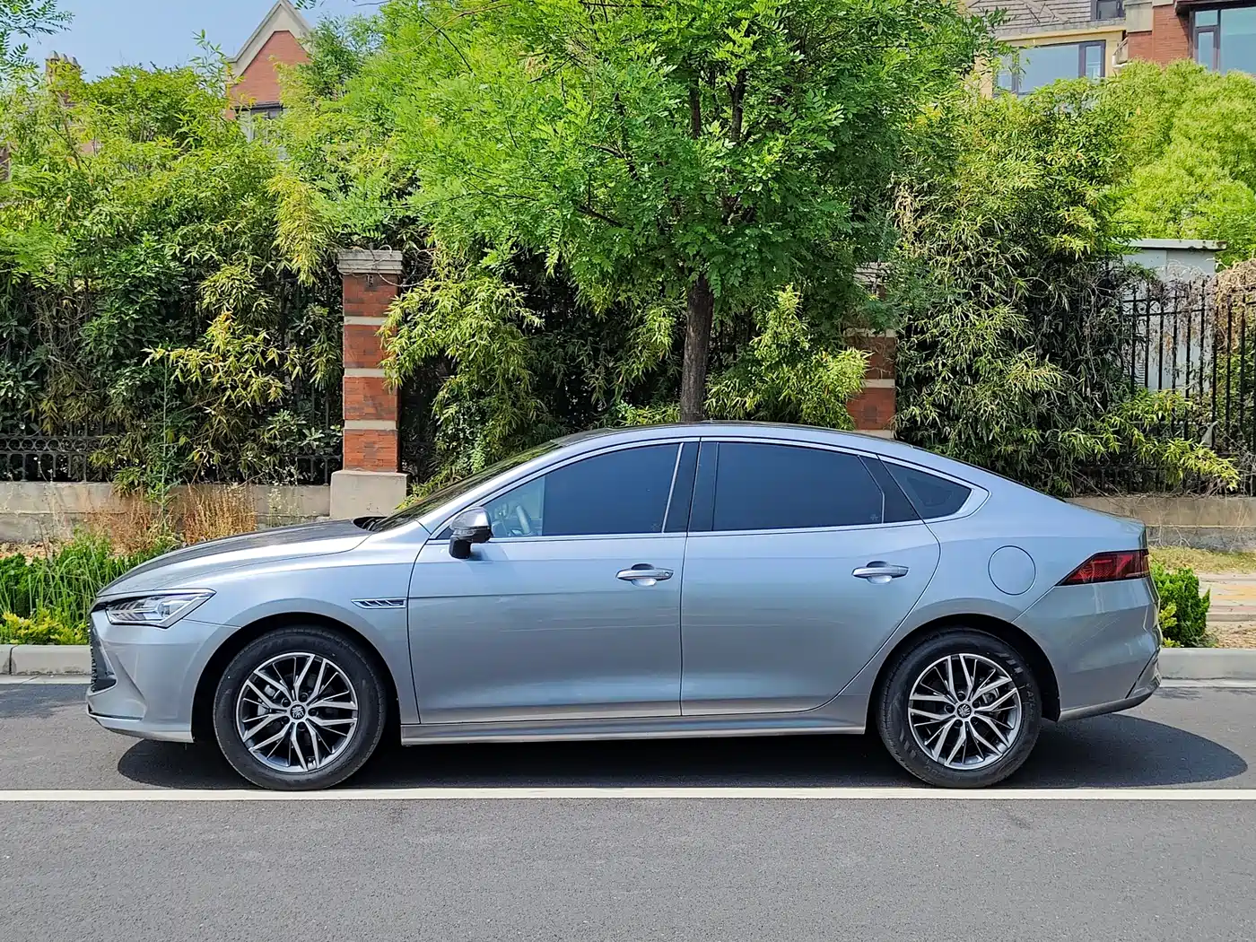 BYD Qin PLUS 2023 Champion Edition DM-i 120KM Excellence фото 18