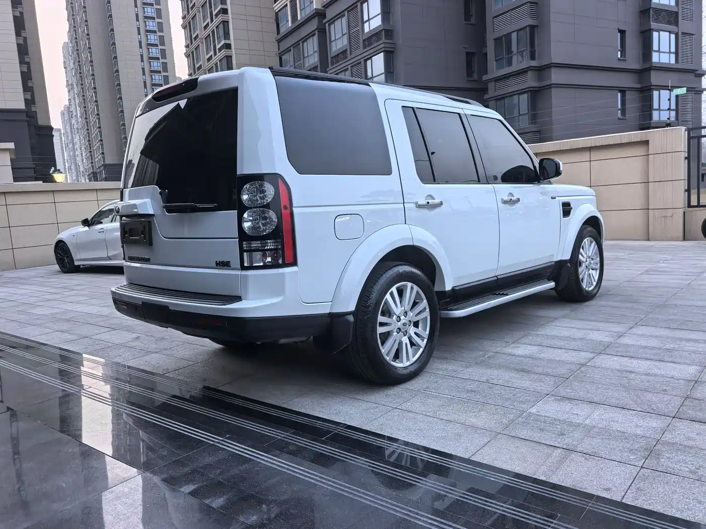 Land Rover Discovery 2016 3.0 SC V6 HSE фото 14