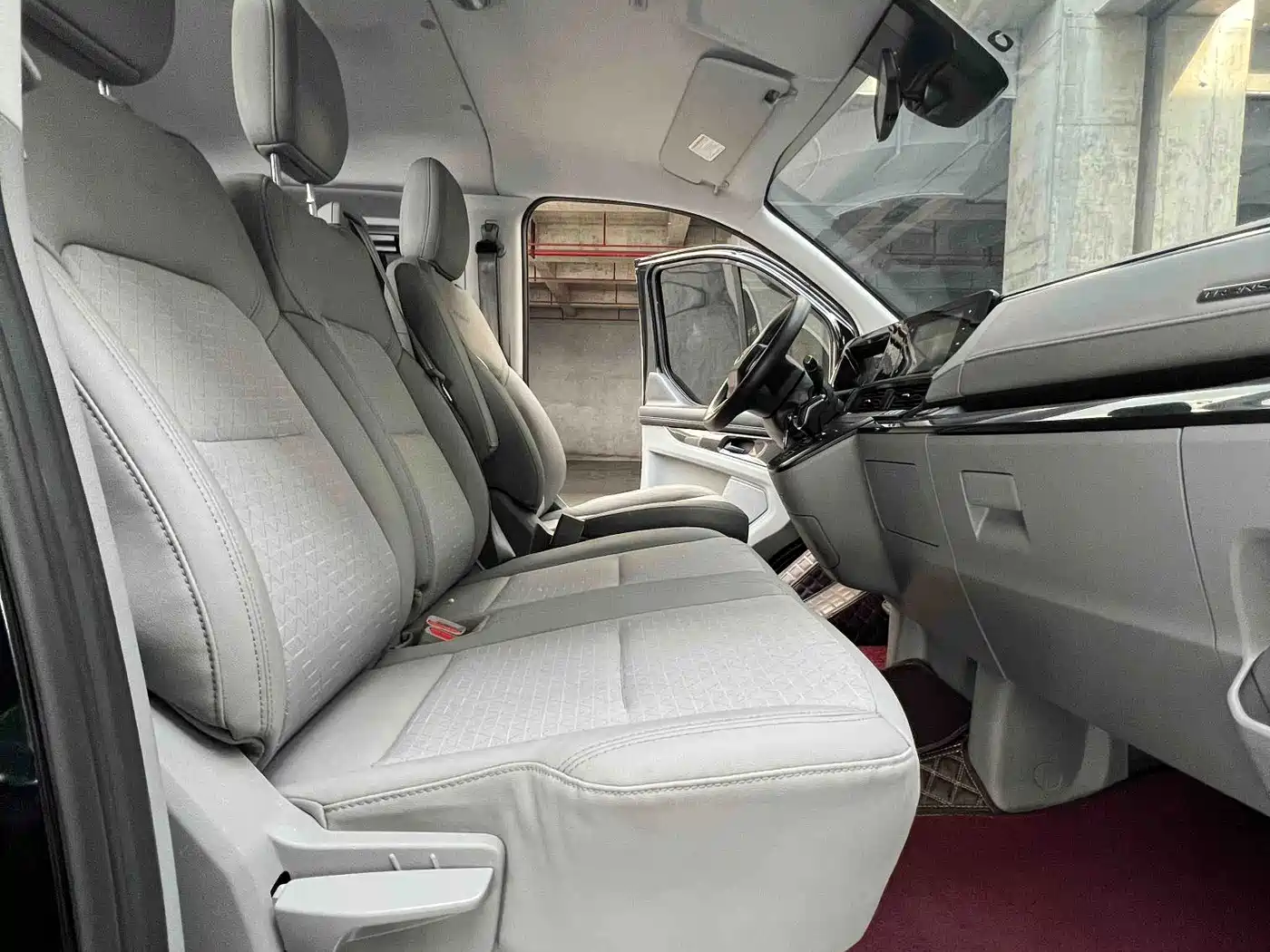 Ford Transit 2024 2023 Model 2.0T Diesel Automatic Business Travel Mid-Axis Mid-Roof 7/8/9 Seater