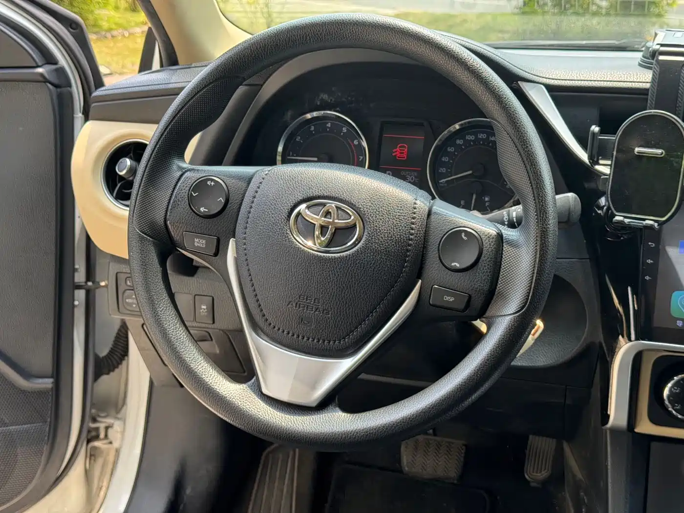 Toyota Corolla 2017 Facelift 1.2T S-CVT GL-i фото 12