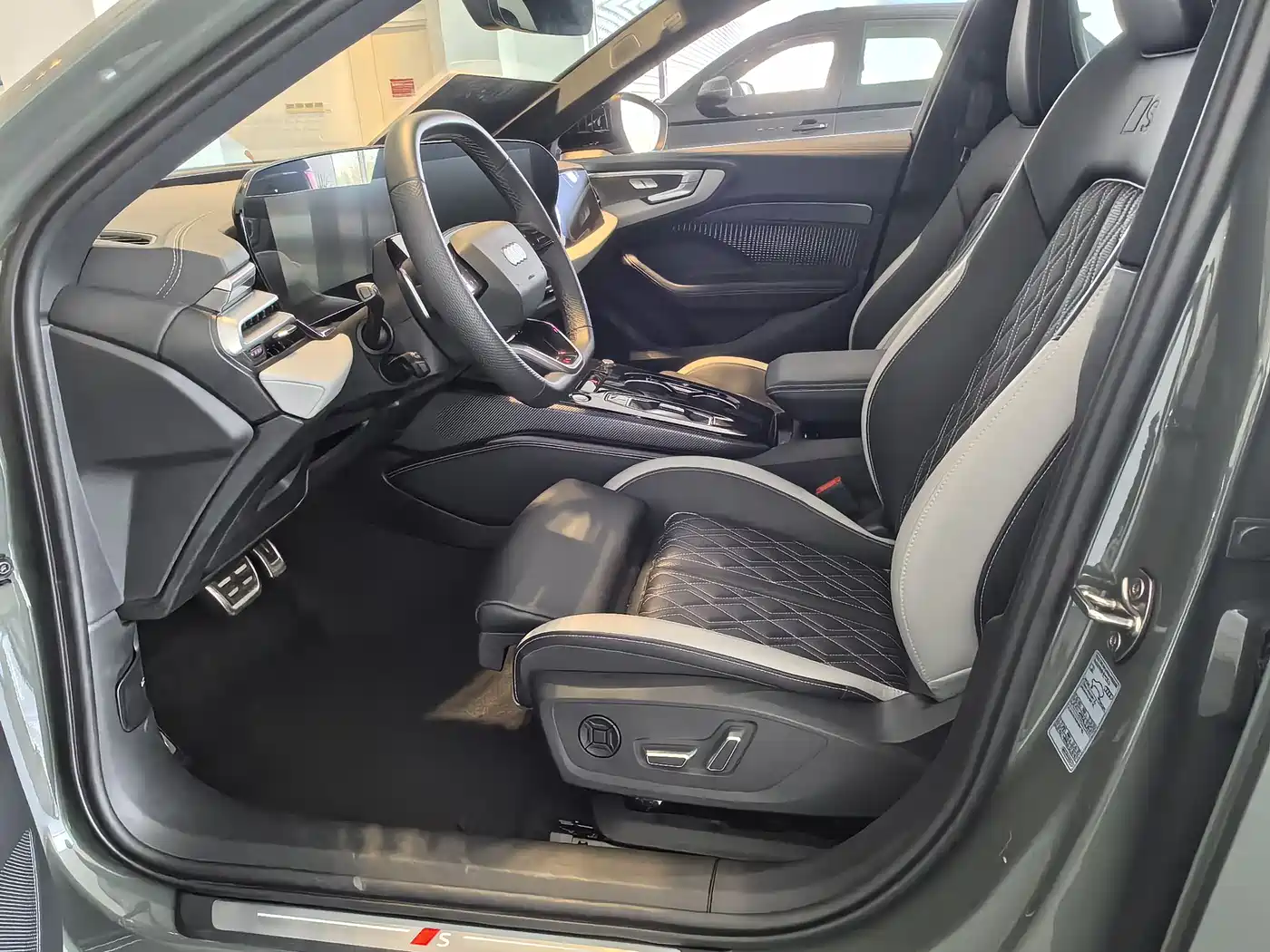 Audi A5L 2025 2.0T Sport Edition quattro фото 3