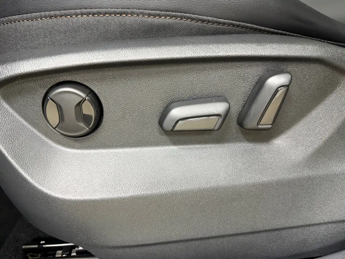 Volkswagen Tharu 2022 280TSI FWD Luxury Edition фото 17