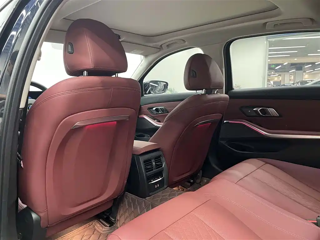 BMW 3 Series 2025 330Li M Sport Night Edition фото 23