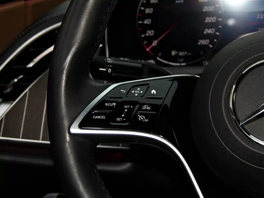 Mercedes-Benz E-Class 2024 E 300 L Fashion фото 26
