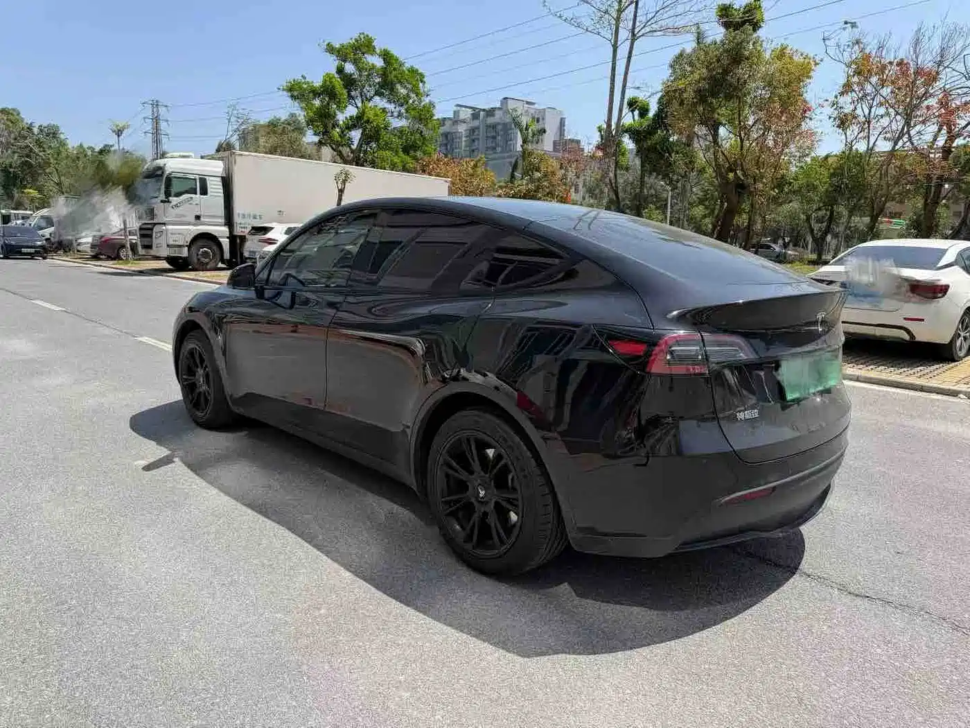 TESLA MODEL Y