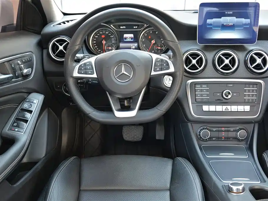 Mercedes-Benz GLA 2019 GLA 200 Dynamic фото 10