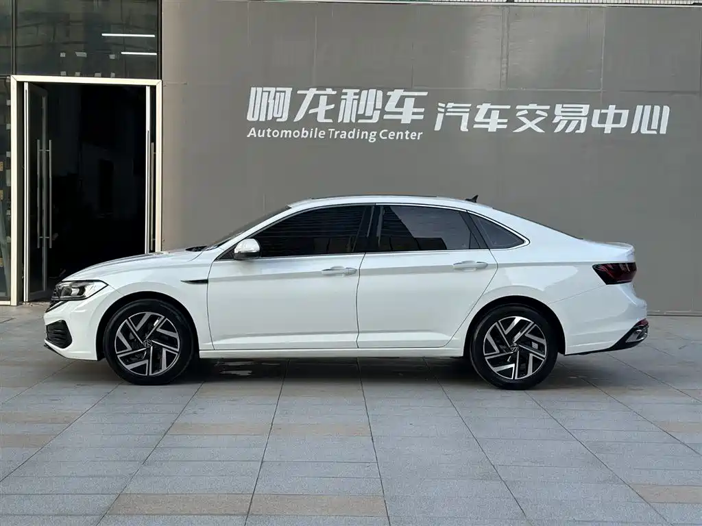 Volkswagen Sagitar 2025 300TSI DSG Surpass Edition фото 18