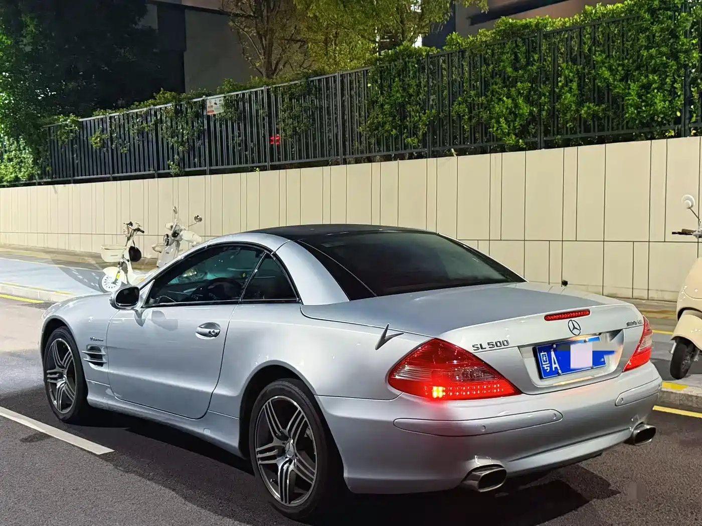 Mercedes-Benz SL-Class 2004 SL 500 фото 20