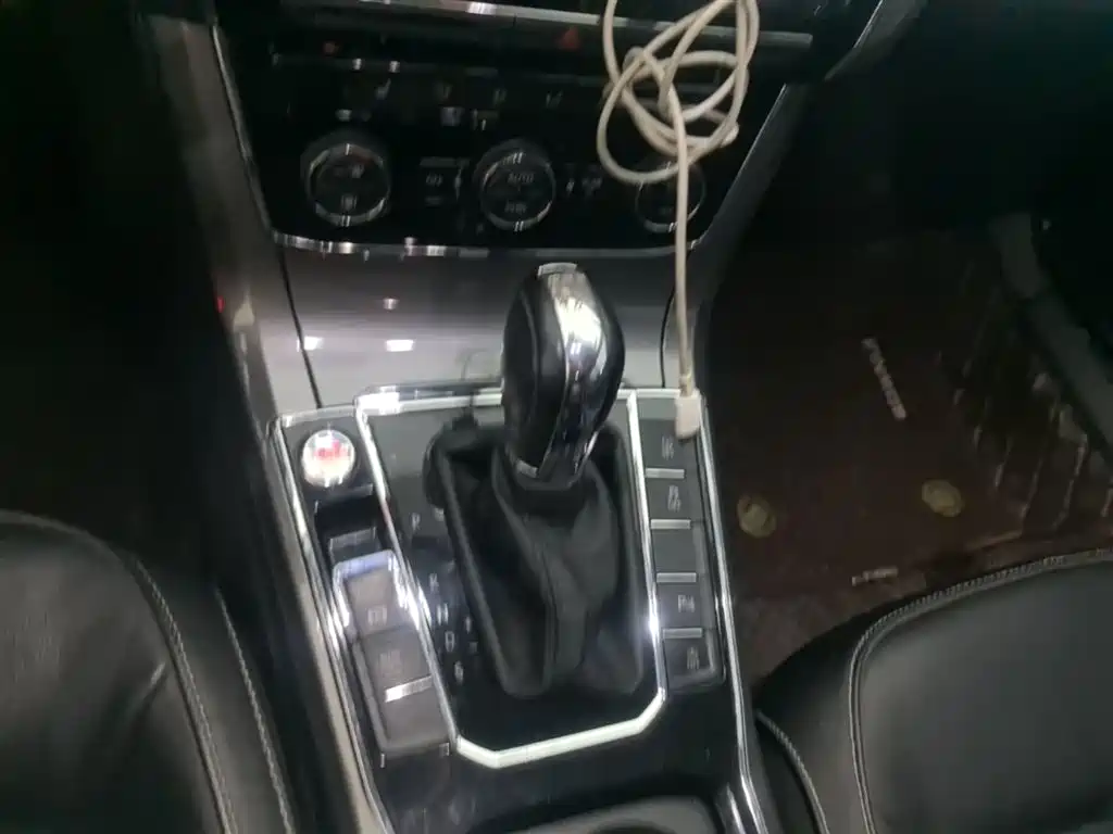 Volkswagen Passat 2017 330TSI DSG Prestige фото 14