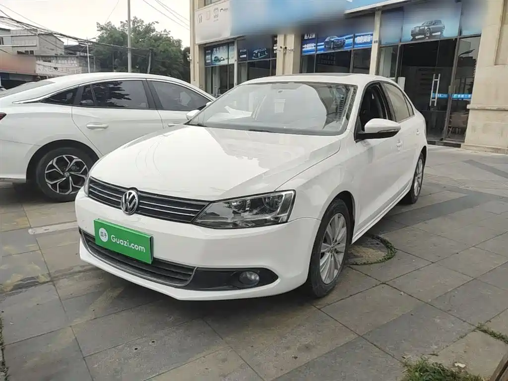 Volkswagen Sagitar 2014 Facelift 1.6L Automatic Leading Version фото 2
