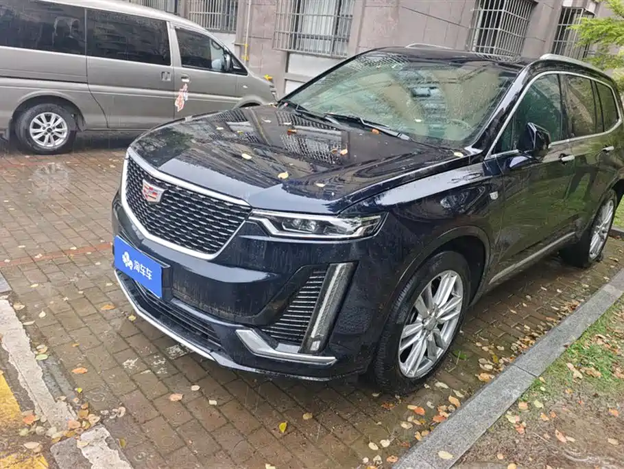CADILLAC XT6