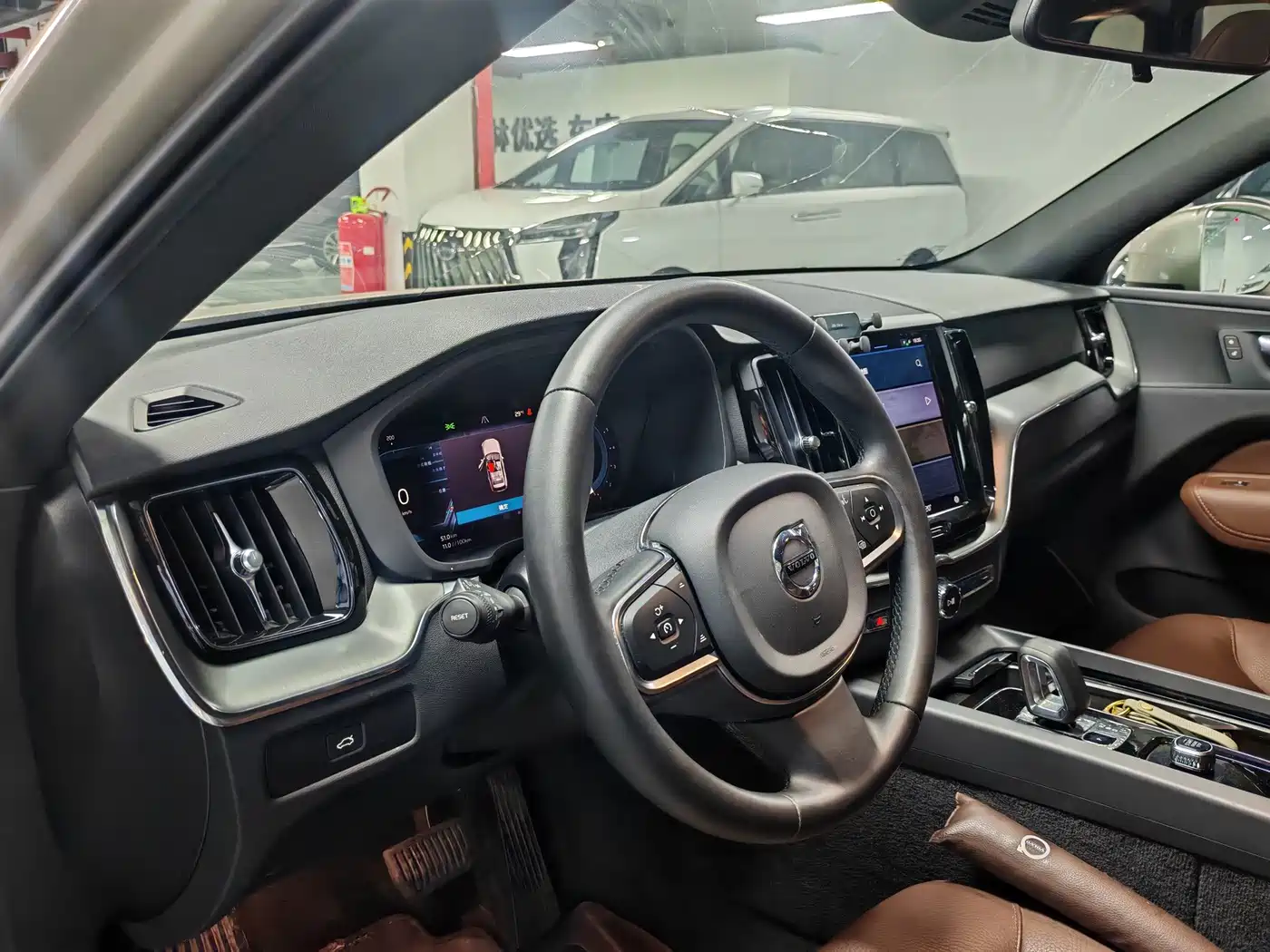 Photo 5 - Volvo XC60