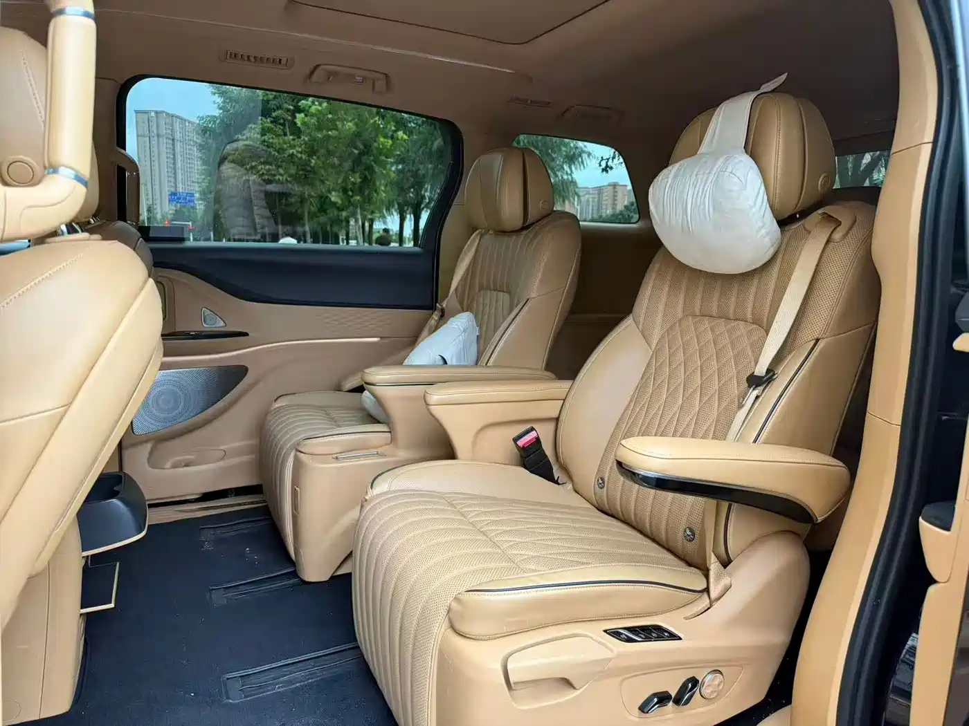 Фото 8 - Voyah Auto Voyah Dreamer