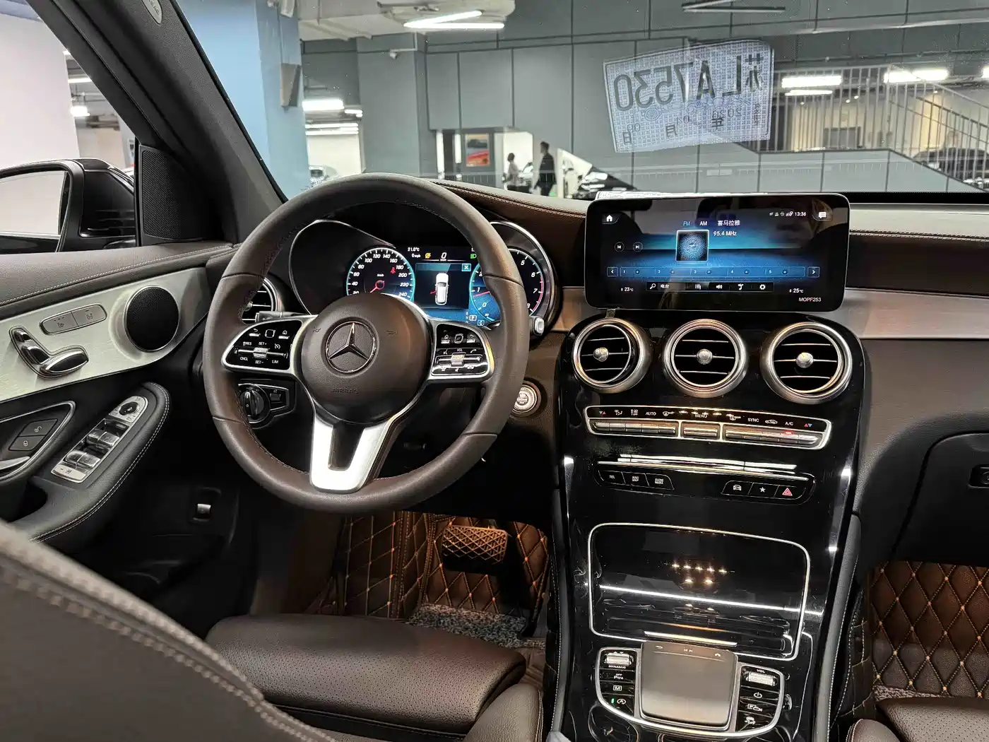 Mercedes-Benz GLC 2021 GLC 260 L 4MATIC Sporty фото 22