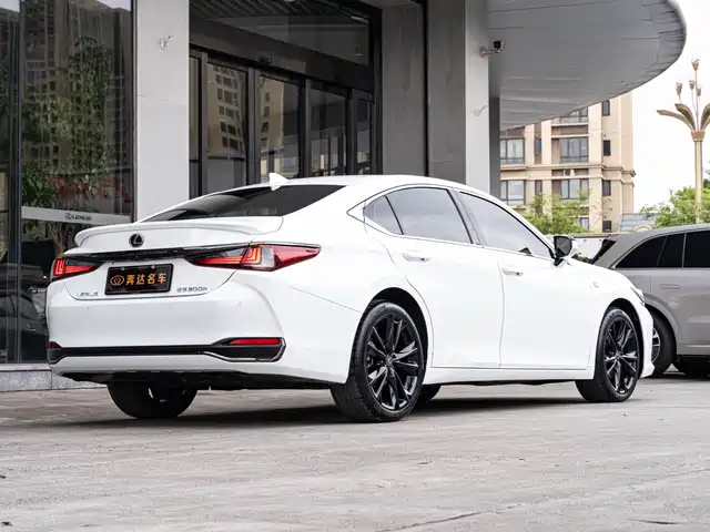 Lexus ES 2022 300h F SPORT — фото 3
