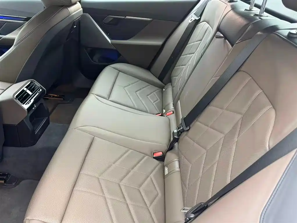 BMW 5 Series (Import) 2024 Model 525i M Sport Package фото 9