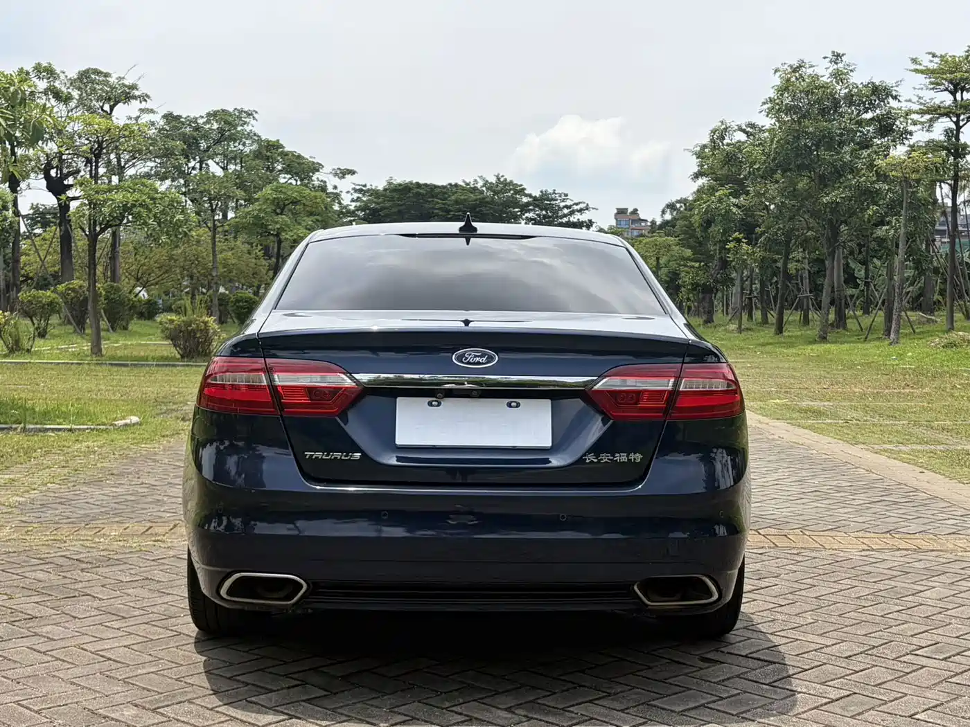 Фото 6 - Ford Taurus