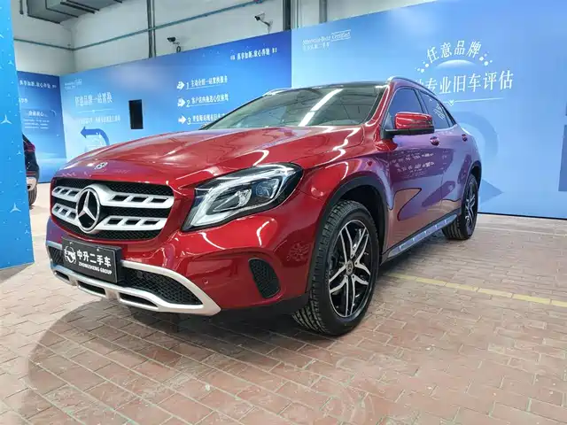MERCEDES-BENZ GLA