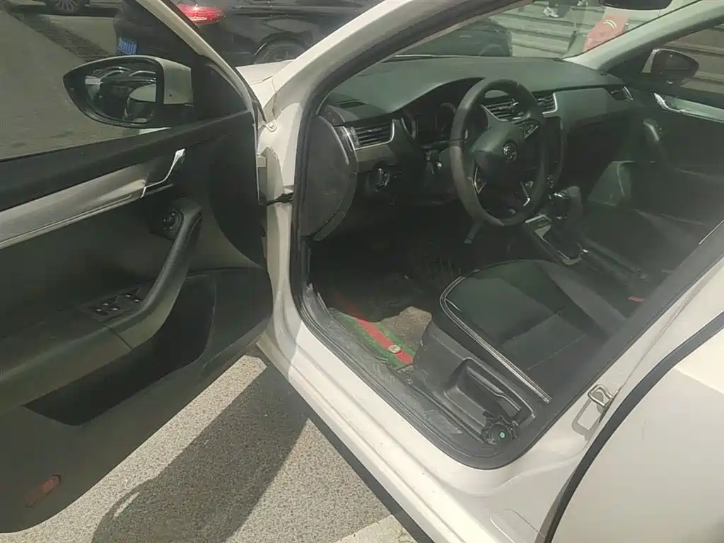 Škoda Octavia 2019 1.5L Automatic Smart Luxury China VI фото 16