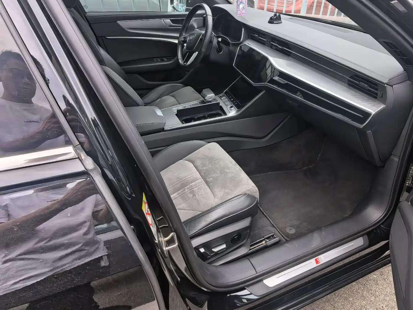 Фото 7 - Audi A6L