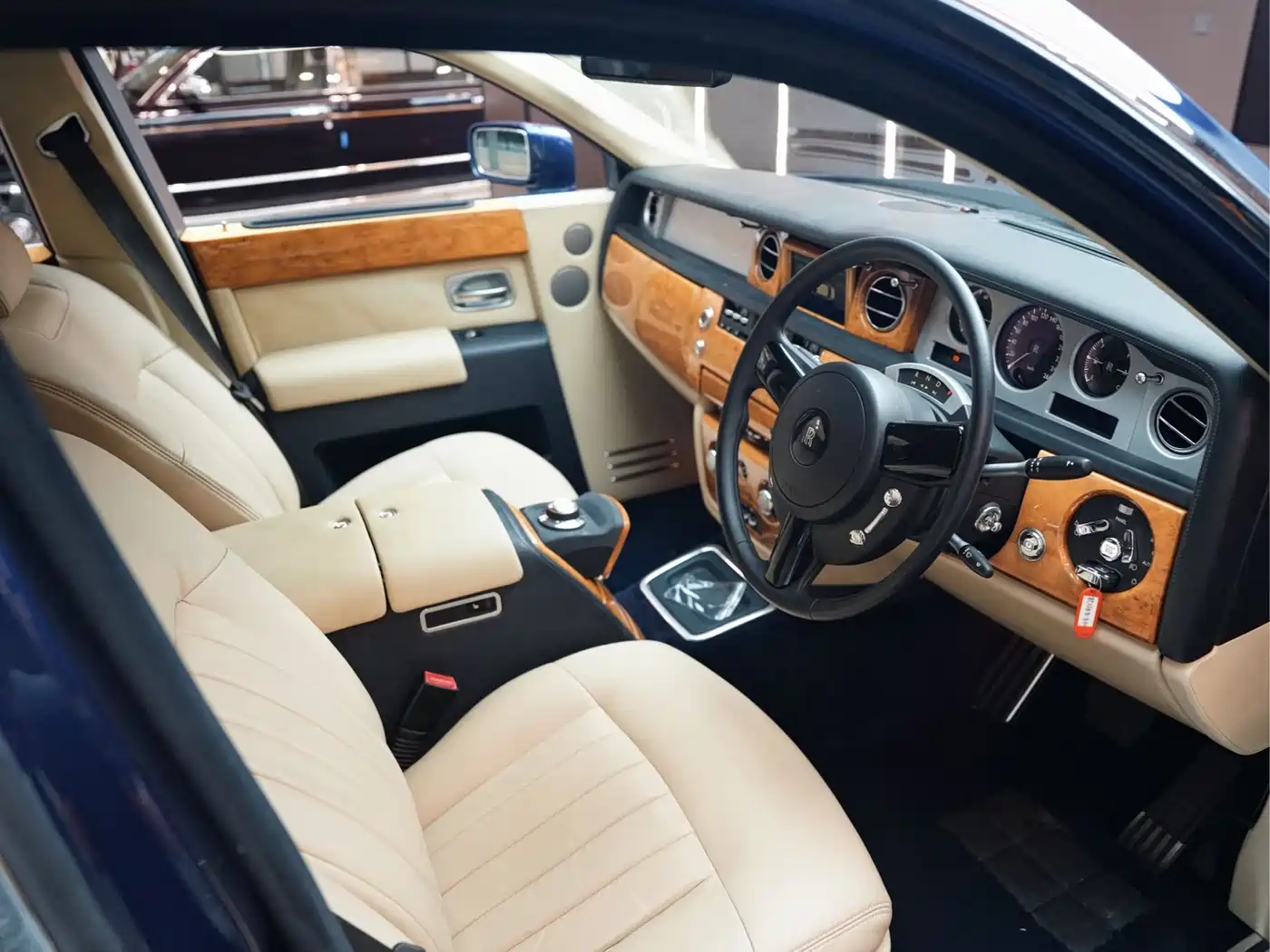 Rolls-Royce Phantom 2004 Model 6.7L Standard Version фото 5