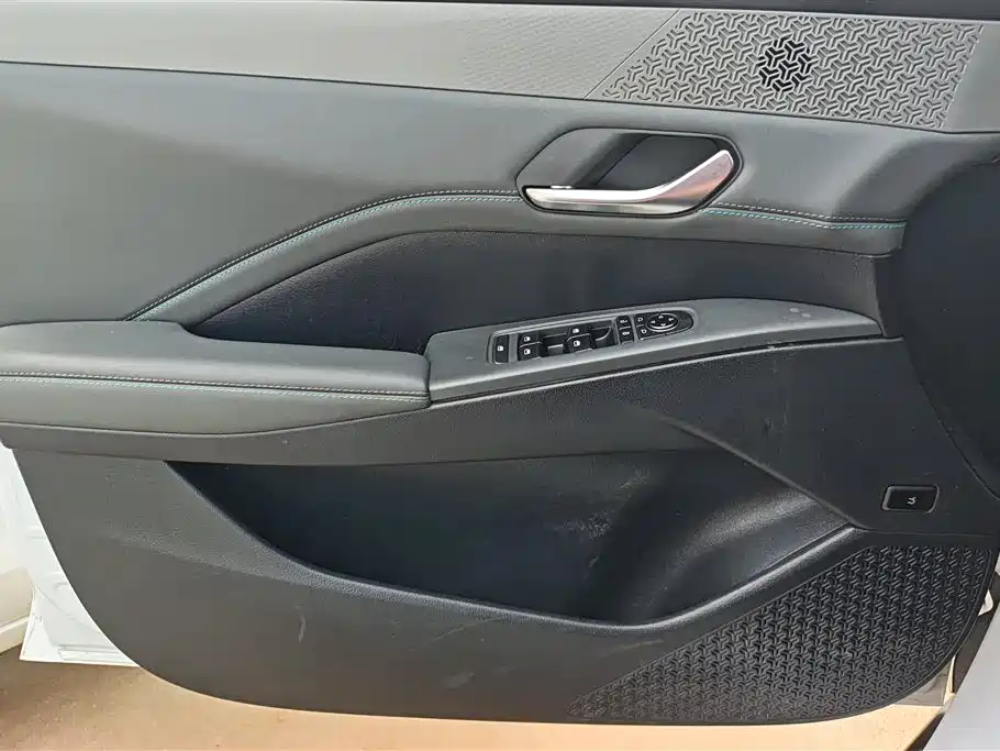 BYD Qin PLUS 2025 DM-i Smart Drive 55KM Leader фото 7