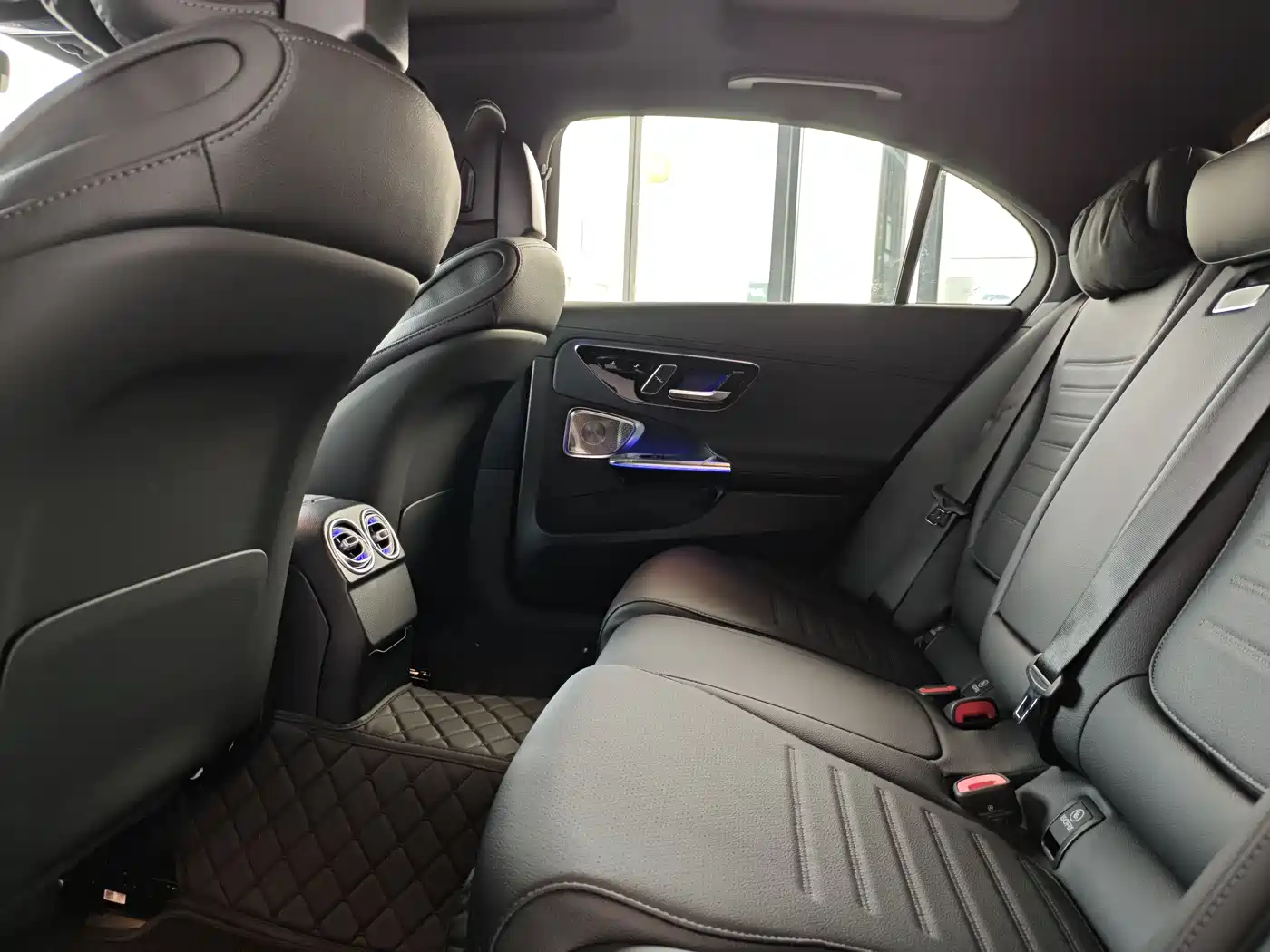 Mercedes-Benz C-Class 2026 C 260 L Sport фото 8